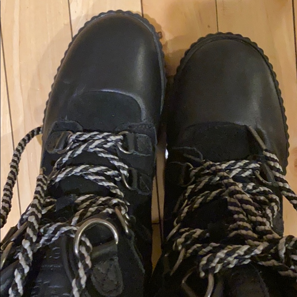 Boots - Picture 5 of 6